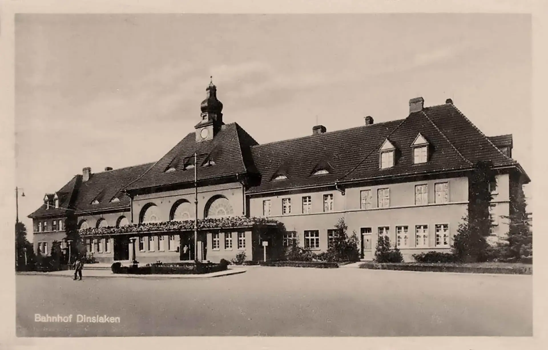 Das großzügige 2. Bahnhofgebäude in Dinslaken, das im Jahr 1916 fertiggestellt wurde.